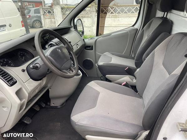 Renault Trafic 2.0 dci 2009 model Lung - 11