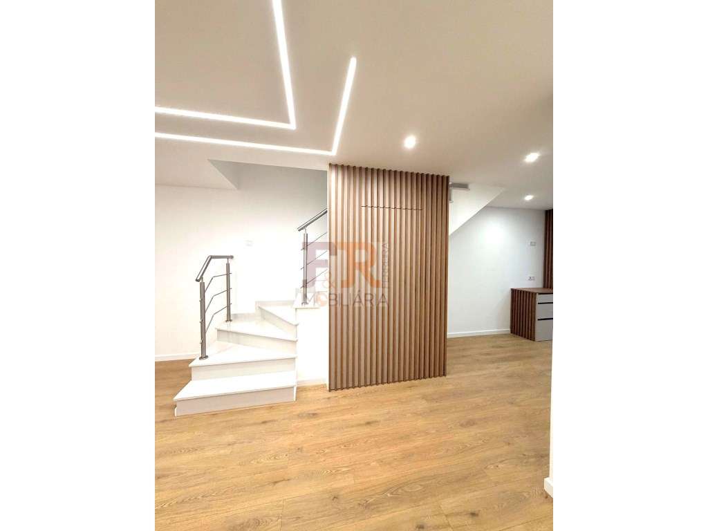 Moradia Geminada Gaveto T3 com Garagem Quinta do Conde - Grande imagem: 4/49