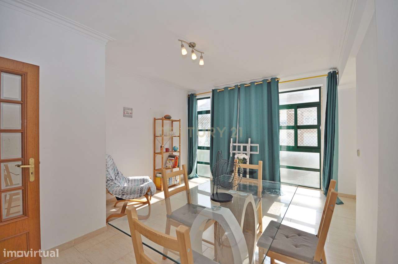 Apartamento T2 com 88m² | Paredes, Alenquer-0