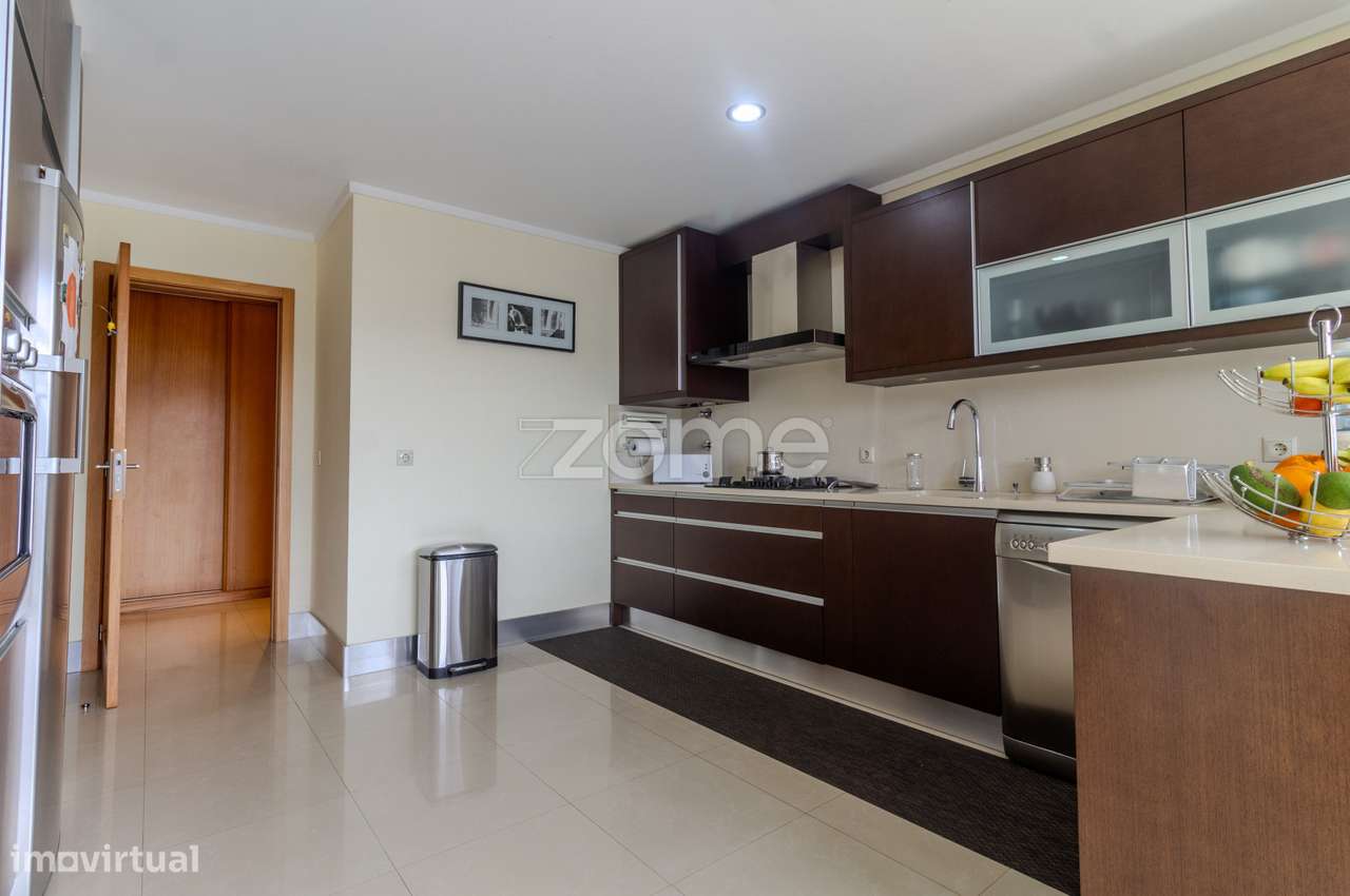 Moradia T3 | 3 Suítes e Piscina com Vista Rio-41