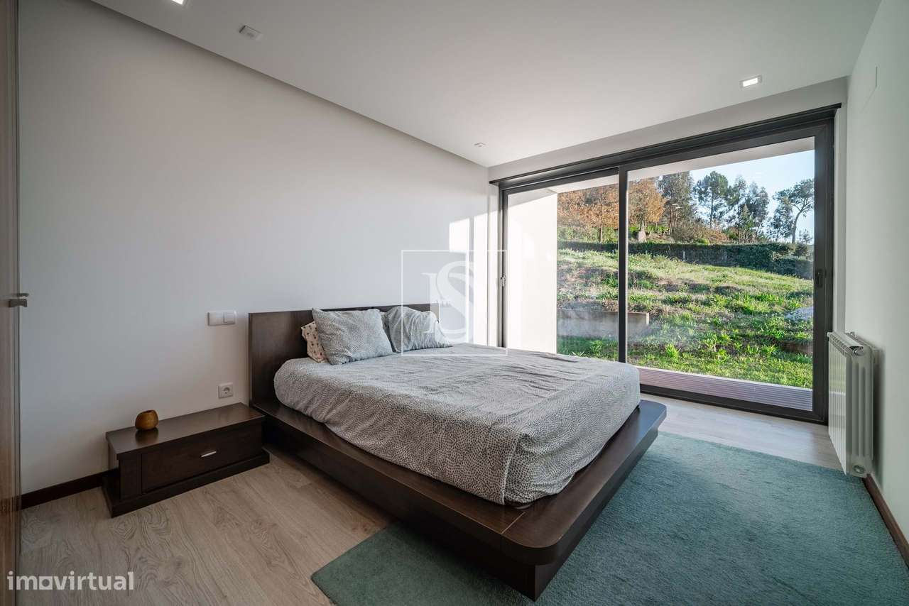 Moradia Individual T3, com jardim e vistas desafogadas-7