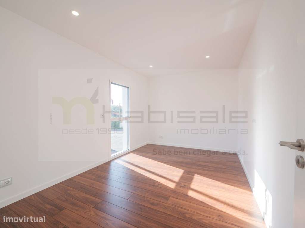 Moradia T3, situada em Areia Cascais, a curta distância da praia do...-21