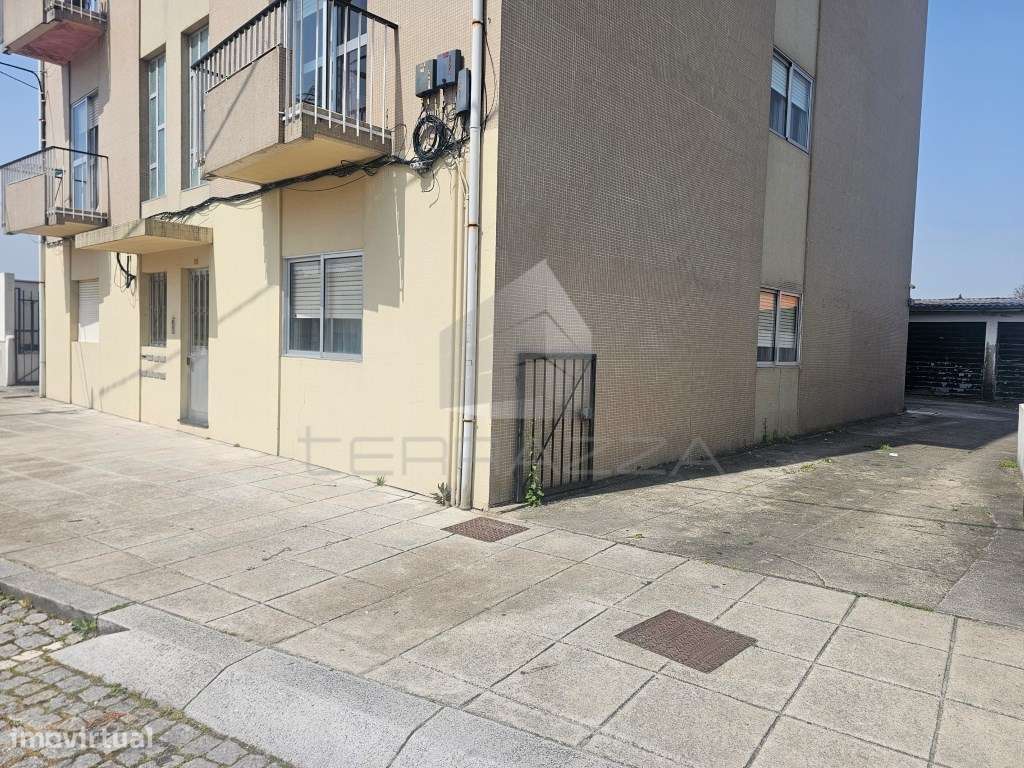 T2 GONDOMAR (SÃO COSME) AVENIDA DA CONDUTA - Grande imagem: 2/22