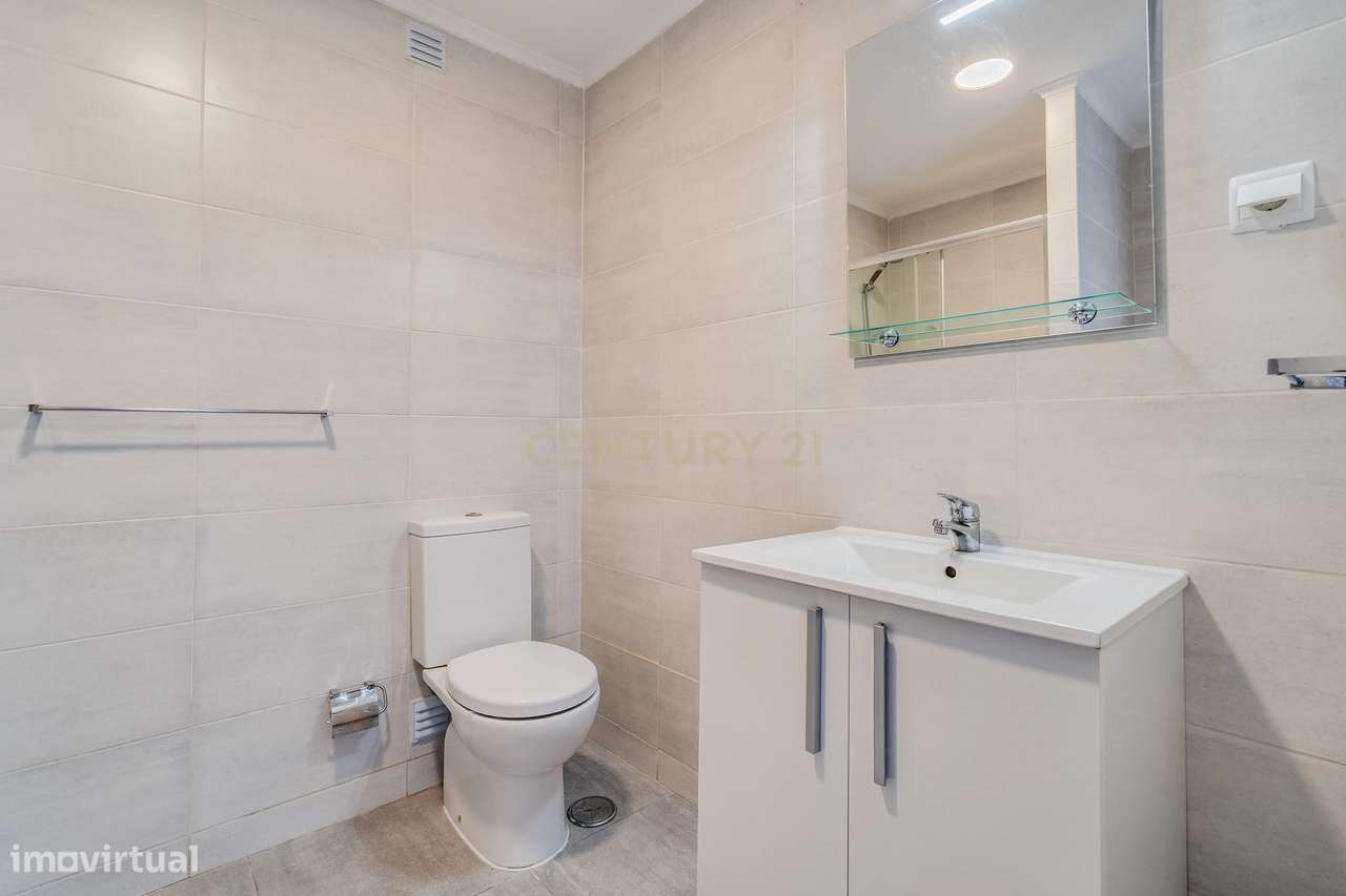 Apartamento T1 +1 em Quarteira-22