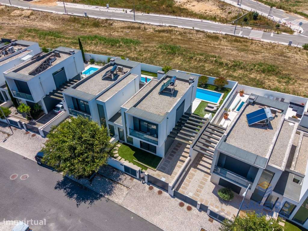 Moderna moradia T3 com piscina privativa-43