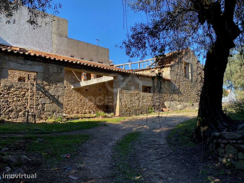 Moradia independente com 500 m2 área bruta-22