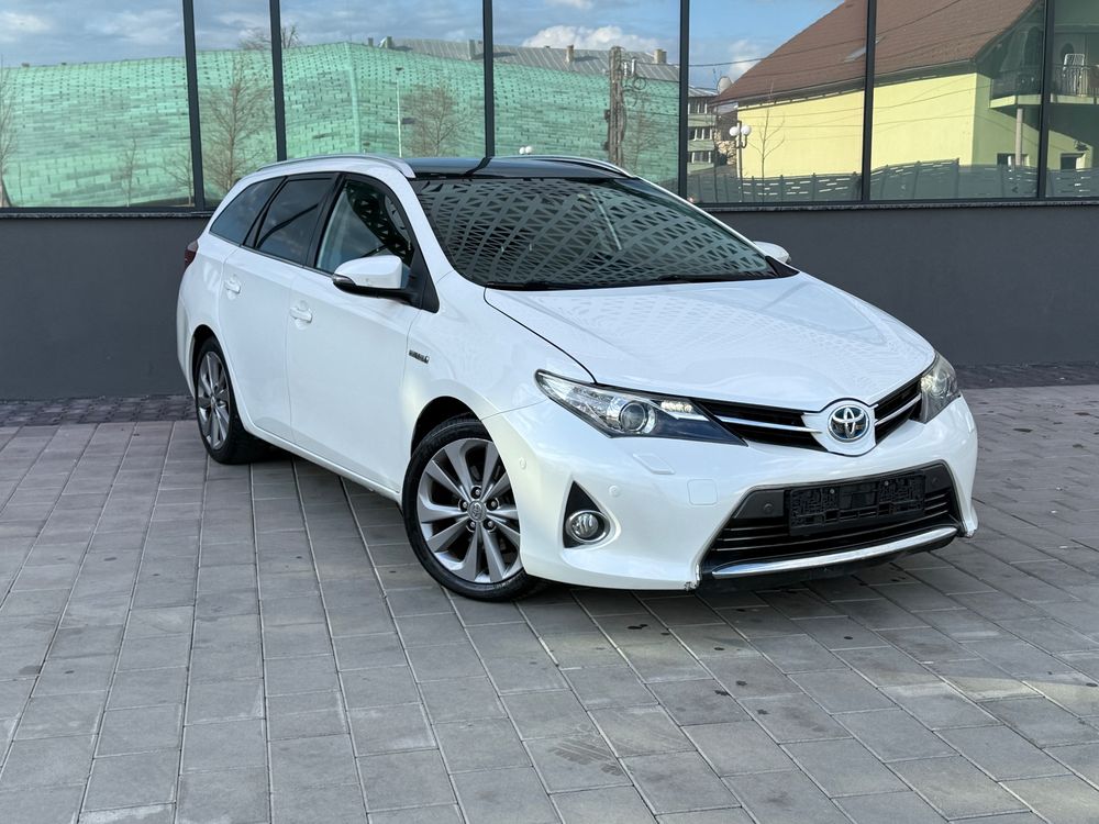 Toyota Auris 1.8 L VVT-i Luna 2013