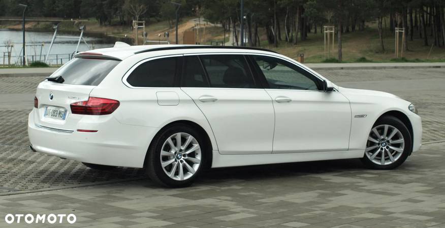 BMW Seria 5 520d Touring Luxury Line - 13