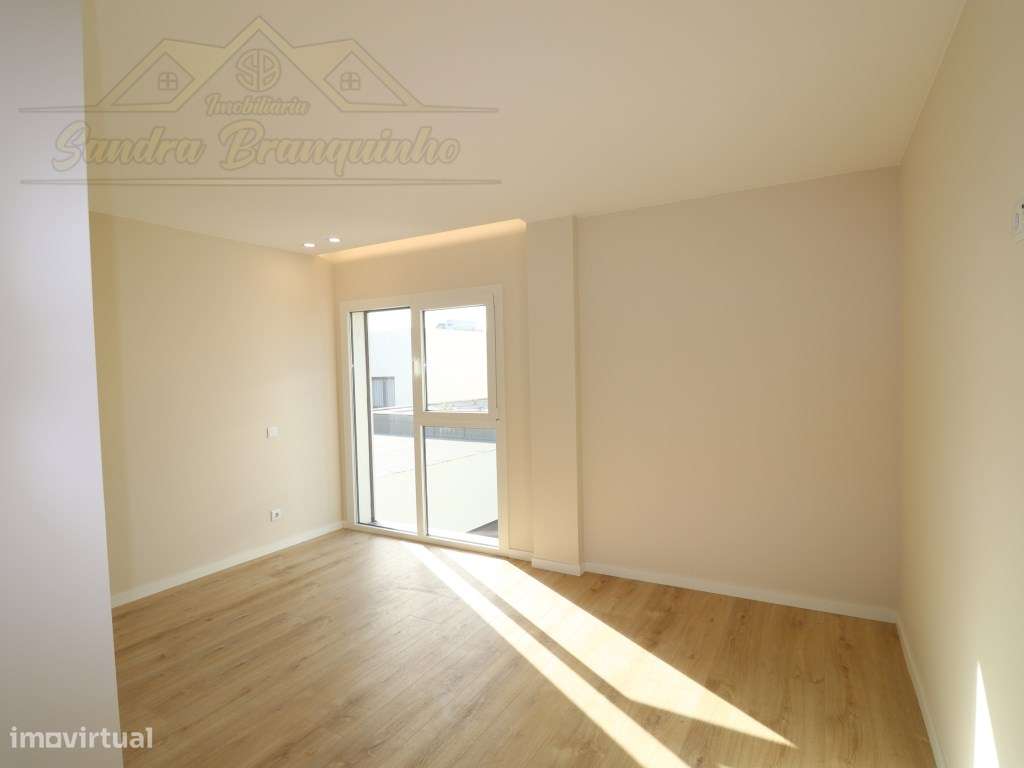Moradia T5 (NOVA) com Piscina-40