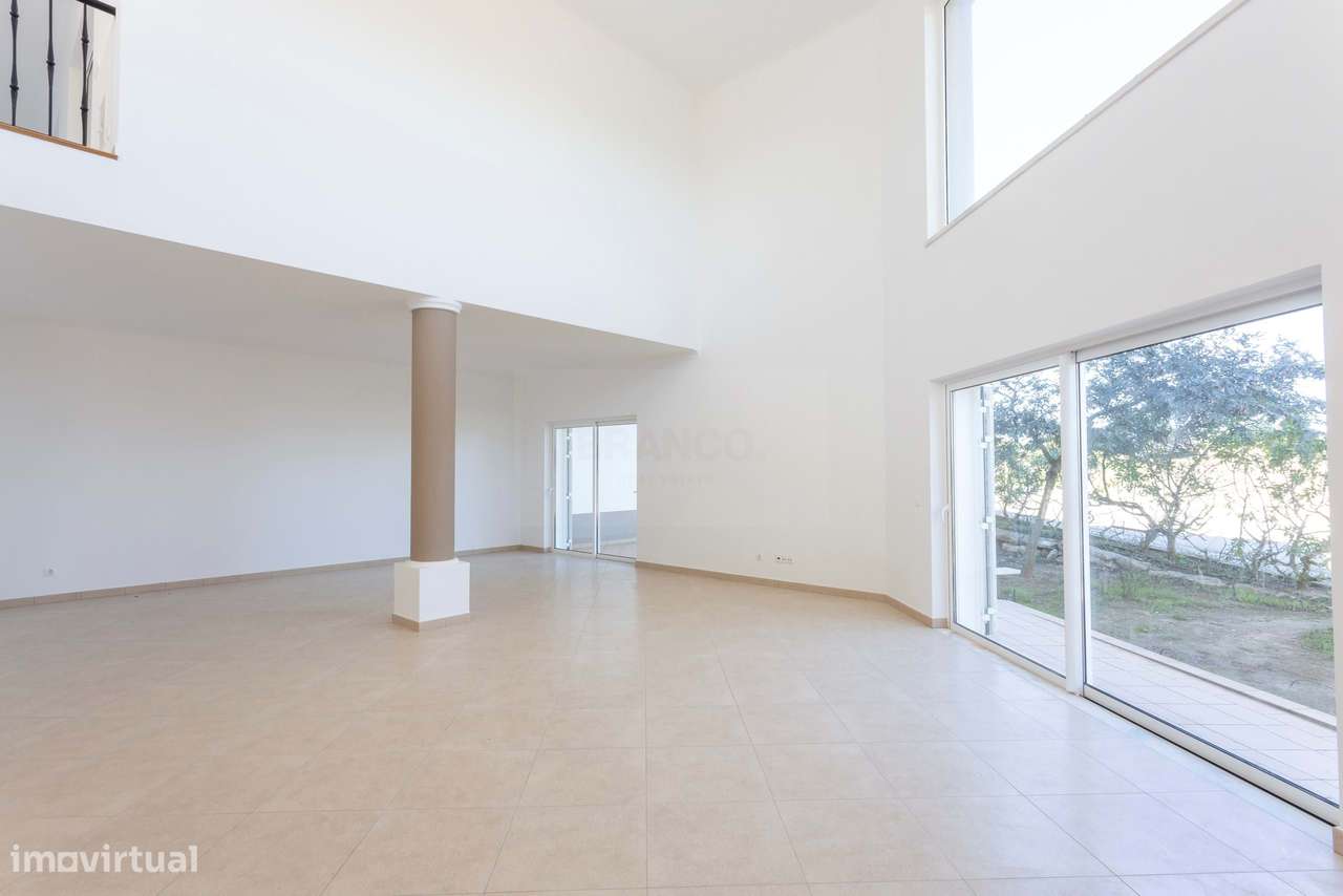 Moradia T4 Renovada com Vista Montanha | Parque da Floresta, Vila do B - Grande imagem: 4/49