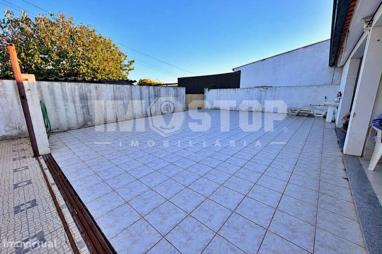 Andar de Moradia em Oiã - Com pátio privativo e terreno!-17