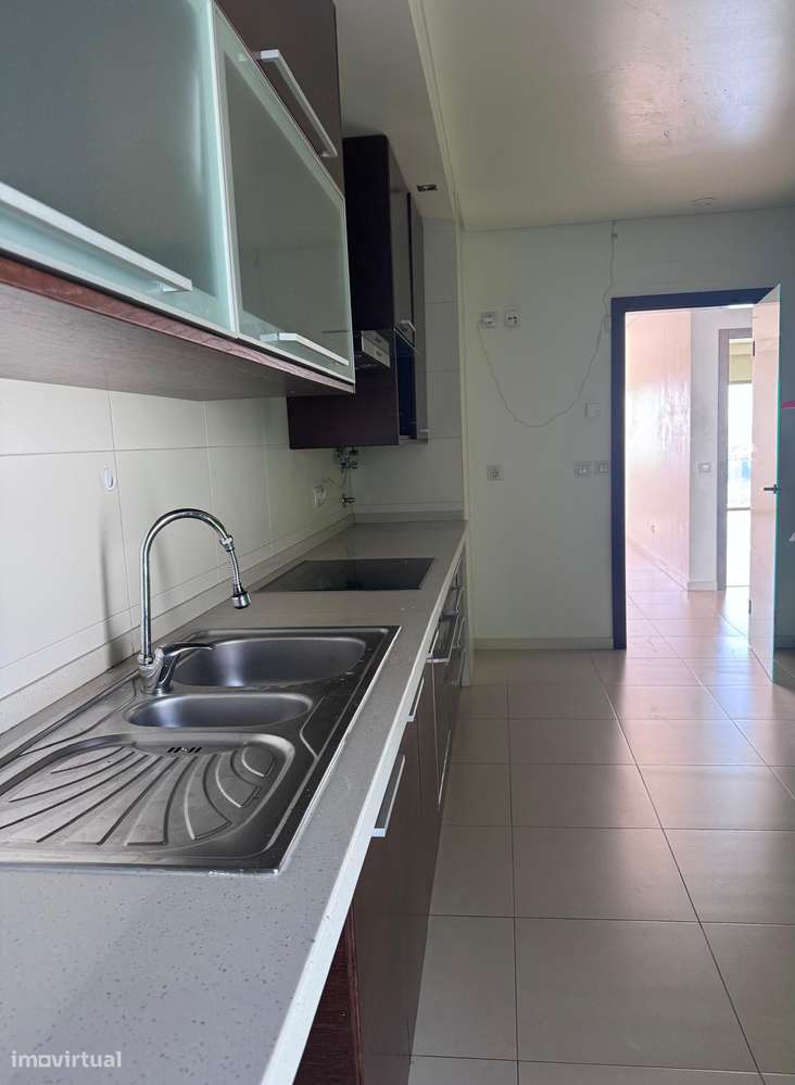 T2 com varanda, garagem e terraço no Entroncamento-13