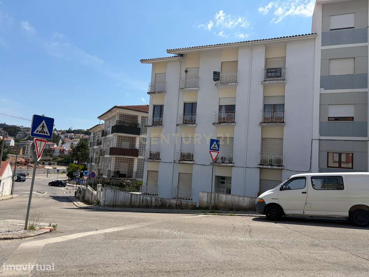 T2 com Sótão no Bairro Norton de Matos-0
