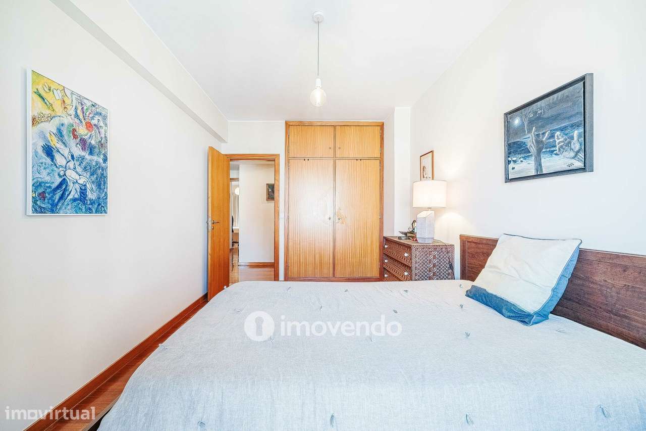 Apartamento T3, com garagem e arrecadação, na Ramada-22