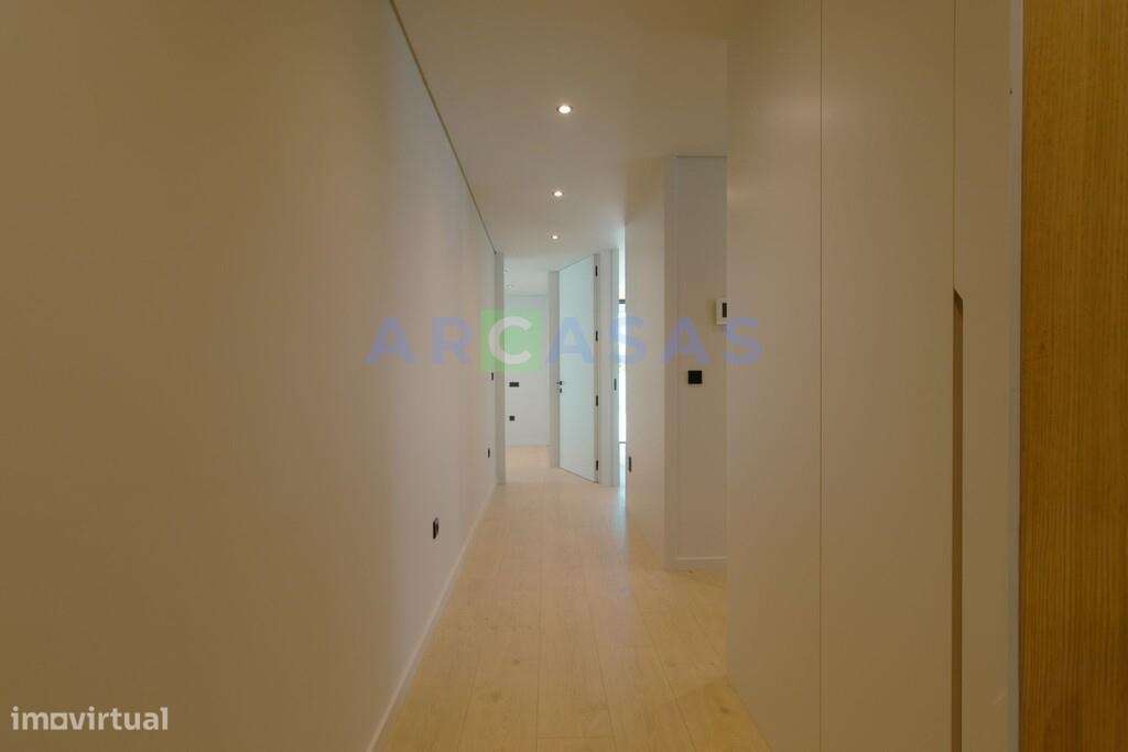 Apartamento T2 com terraço e lugar de garagem em São Cosme, Gondomar-8