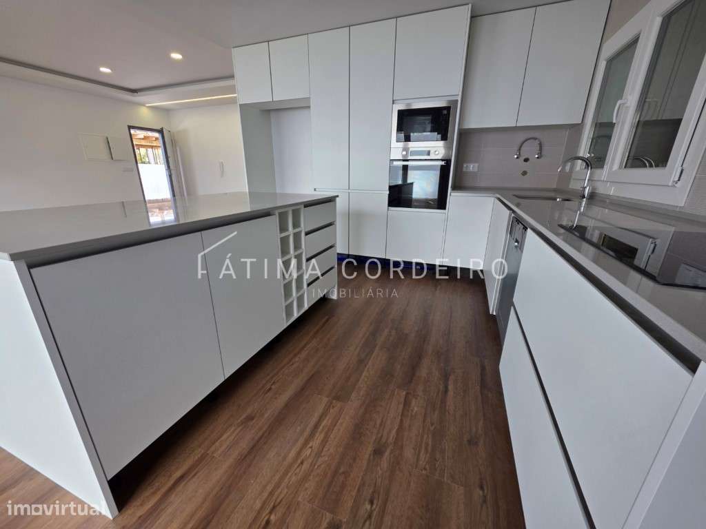 Fantástica Moradia Isolada Térrea T4 Fernão Ferro-4