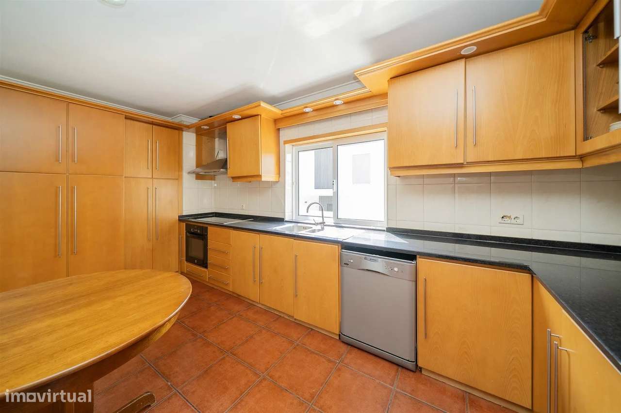 Moradia T4 com piscina nas Marinhas | Esposende-23