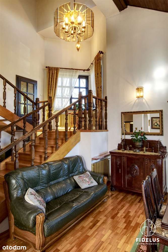 Dom w Kętach w stylu willi podmiejskiej-7