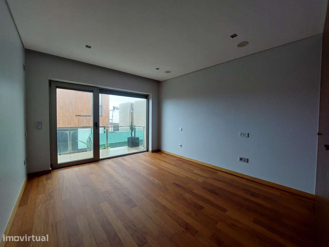 Moradia de 4 frentes para arrendamento, praia da Granja - Grande imagem: 5/10