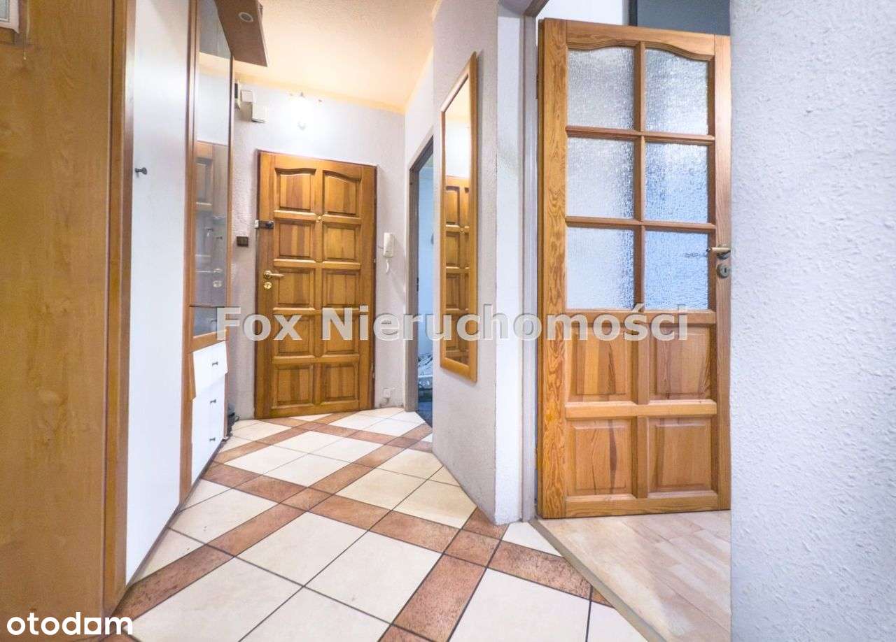 3 pokoje z dużym balkonem -1 piętro niski blok-11