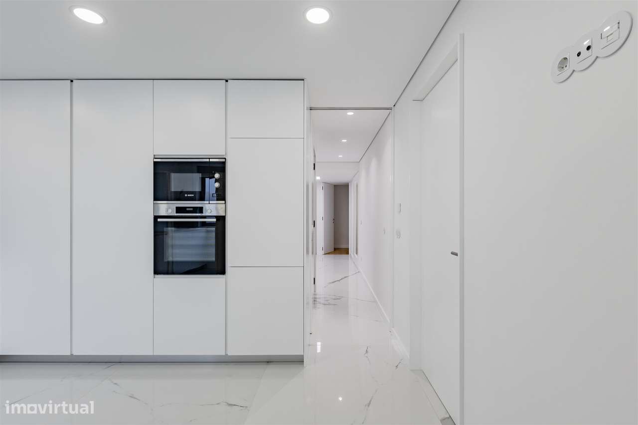 T3 Avenida da Boavista | T3 Garagem e Varanda Lordelo do Ouro Porto-8