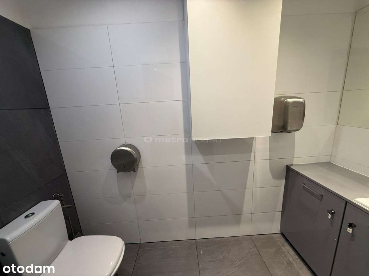 Budynek usługowo  mieszkalny ul: Broniewskiego 6-9