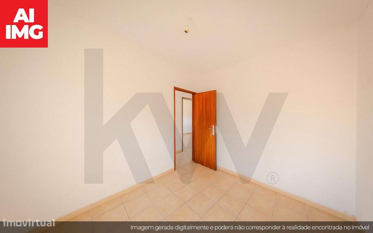 Moradia Bi-Familiar + 2 Anexos Habitáveis na Sobreda Caparica-42