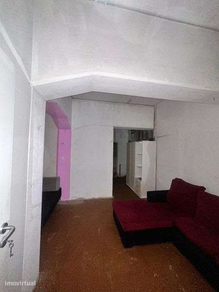 Loja transformada em T3 – Oportunidade para remodelar ao seu gosto - Grande imagem: 4/9