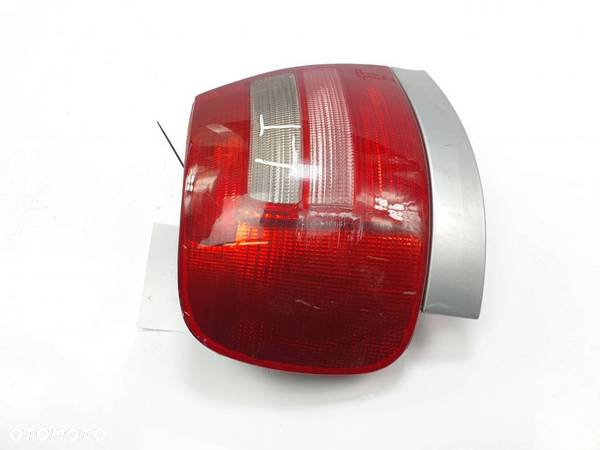 LAMPA LEWA TYŁ AUDI A4 B5 - 4