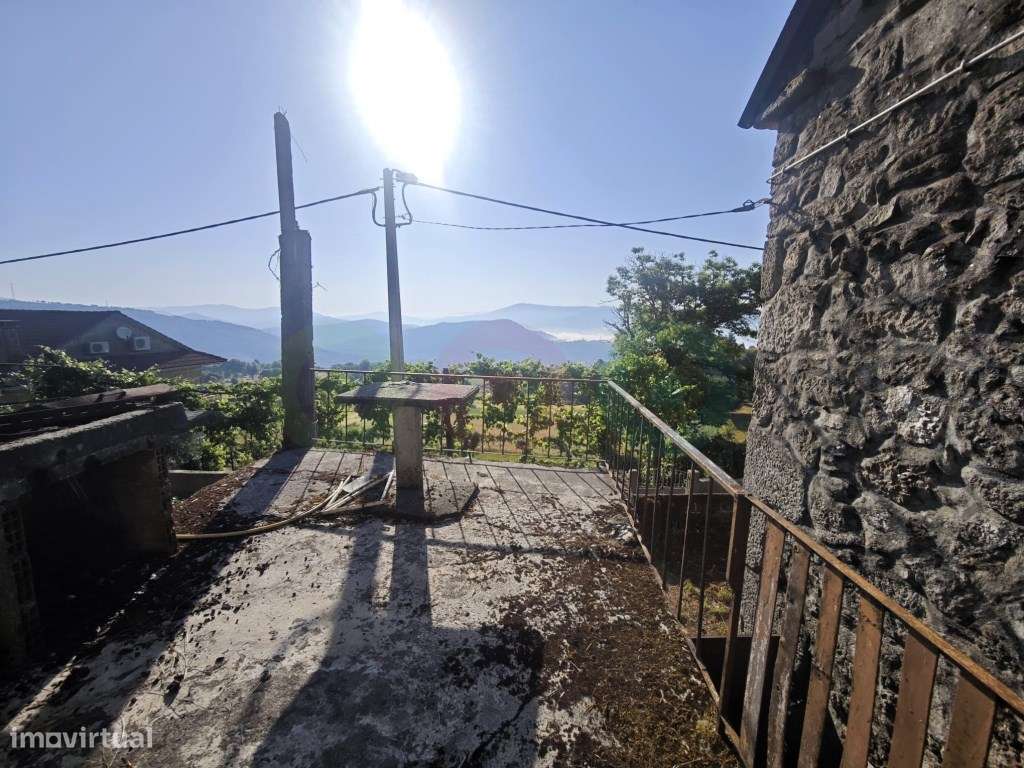 Moradia T3 com terreno em Vilar de Cunhas-21