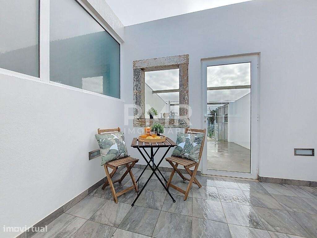 Moradia totalmente renovada com espaço exterior – Vale de Figueira-17