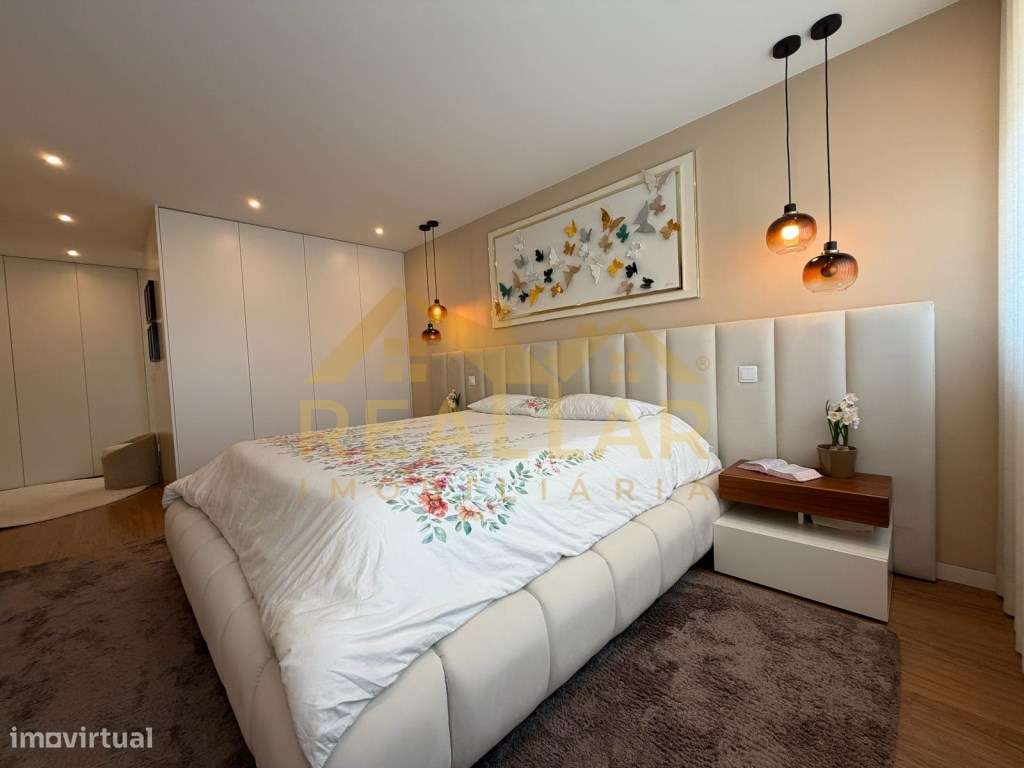 Exclusiva Moradia T4 Semi-Nova com Vista Rio - Condomínio Privado Q...-22