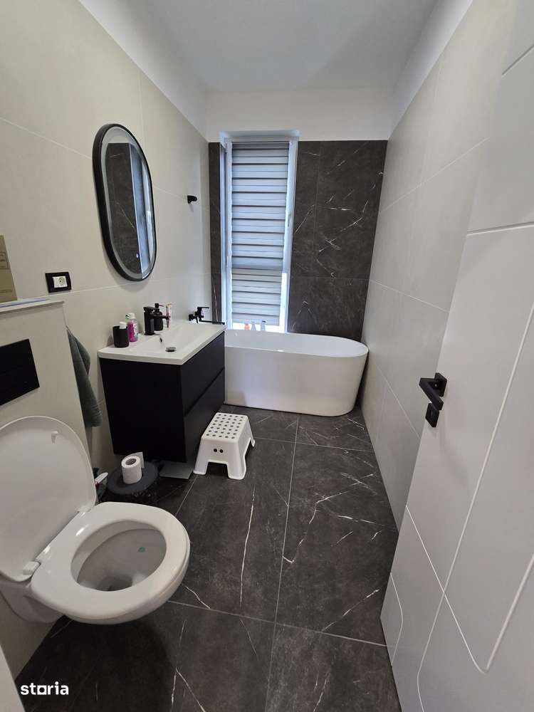 Duplex despartit prin camera tehnica - 4 camere Toate Utilitatile-15