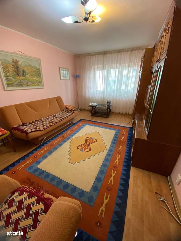 3 DECOMANDATE la etajul 2, Banca Nationala-0