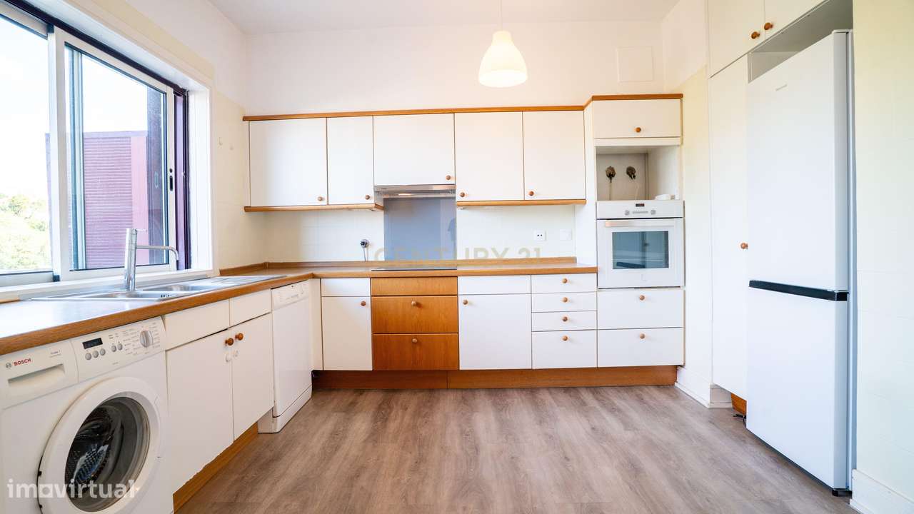 Apartamento T3 com Vista Mar – 5º Andar – A Dois Passos do Casino Esto-14