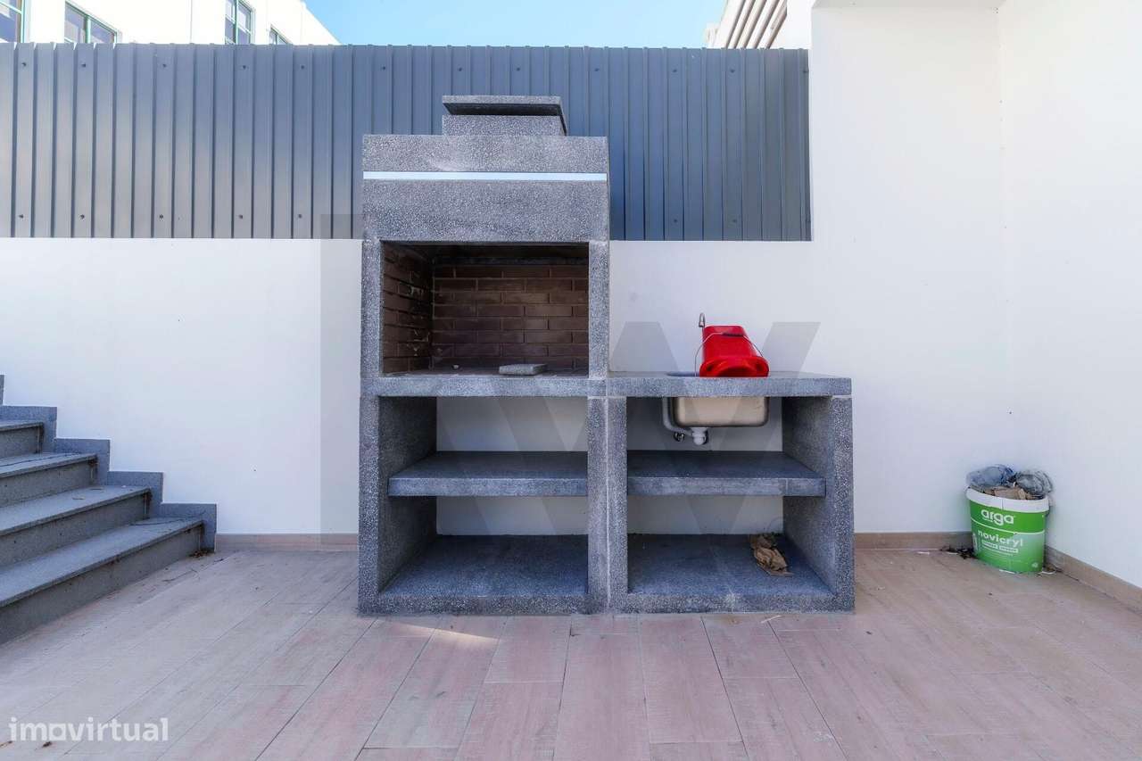 Moradia T3 em fase final de construção, com elevador e piscina, em M - Grande imagem: 5/21