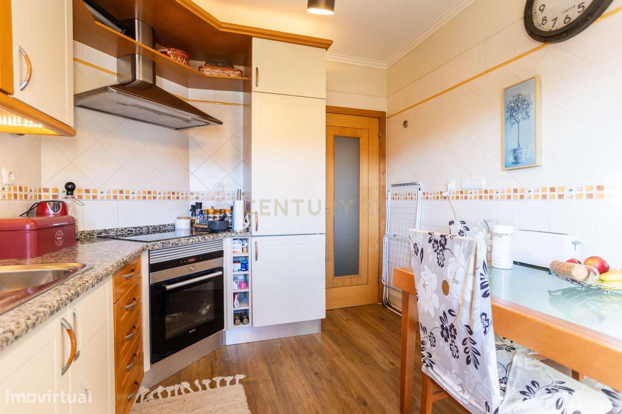 Apartamento T2 na Ribeirada com Garagem e Arrecadação-30