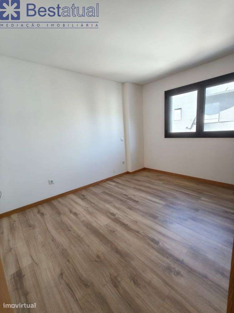 Apartamento T3 c/Lugar de Garagem P/ 2 Carros-19