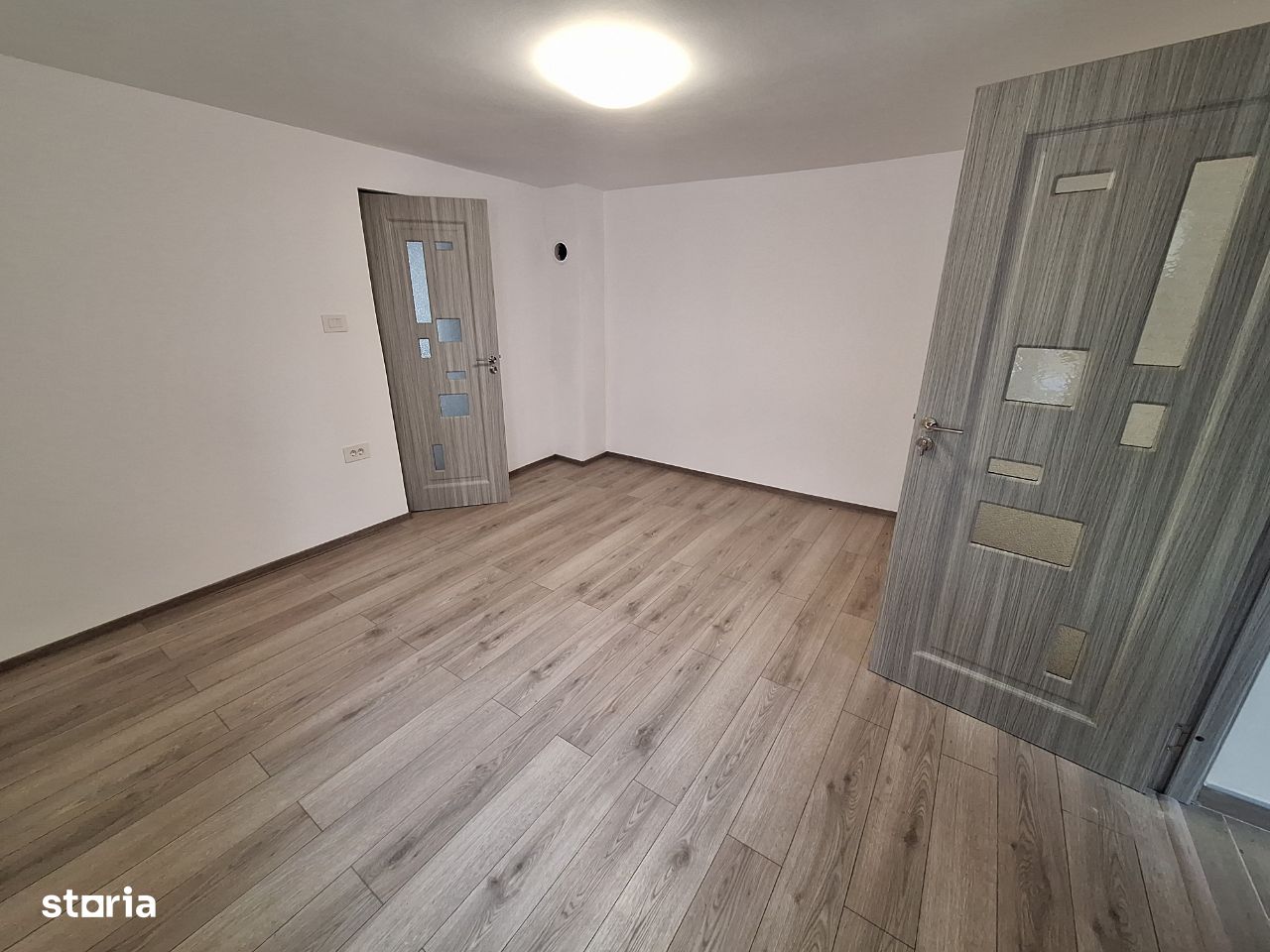 Casa 2 camere, teren 622 mp, zona Serbanesti