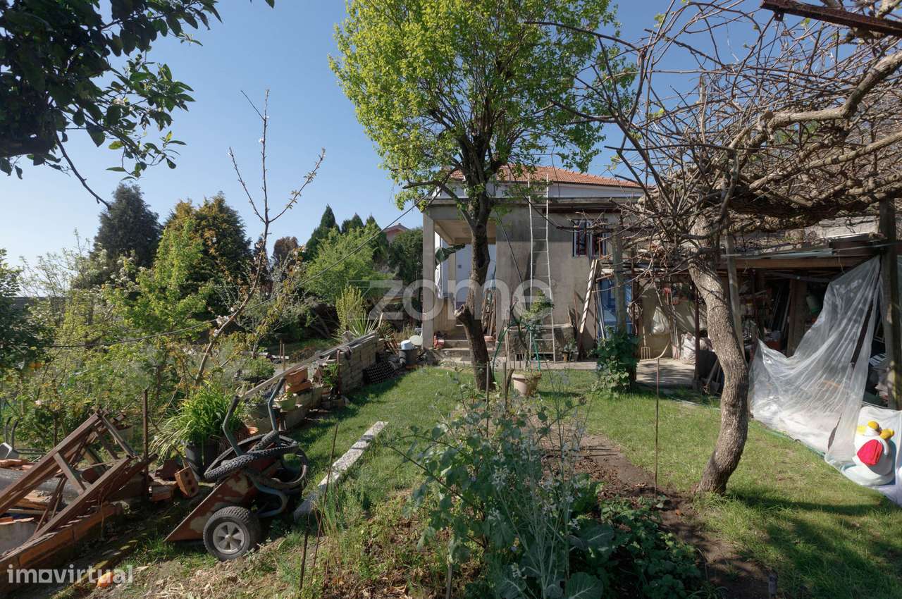 Moradia T3 de 4 frentes, com 984 m² de Terreno em Vila do Conde-24