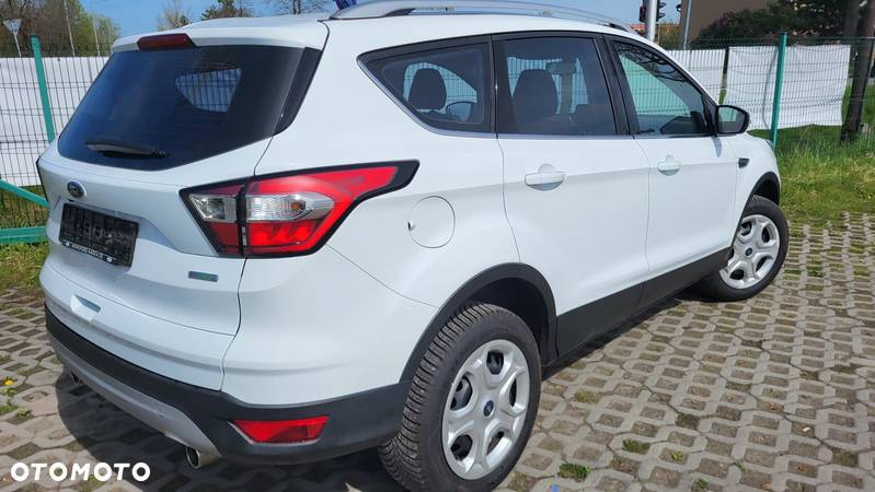 Ford Kuga 1.5 EcoBoost 2x4 Trend - 3