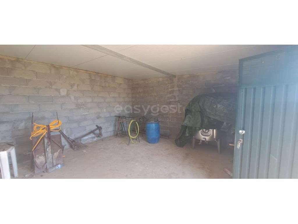 Armazém e terreno agrícola em Estevais, Torre de Moncorvo - Grande imagem: 2/12