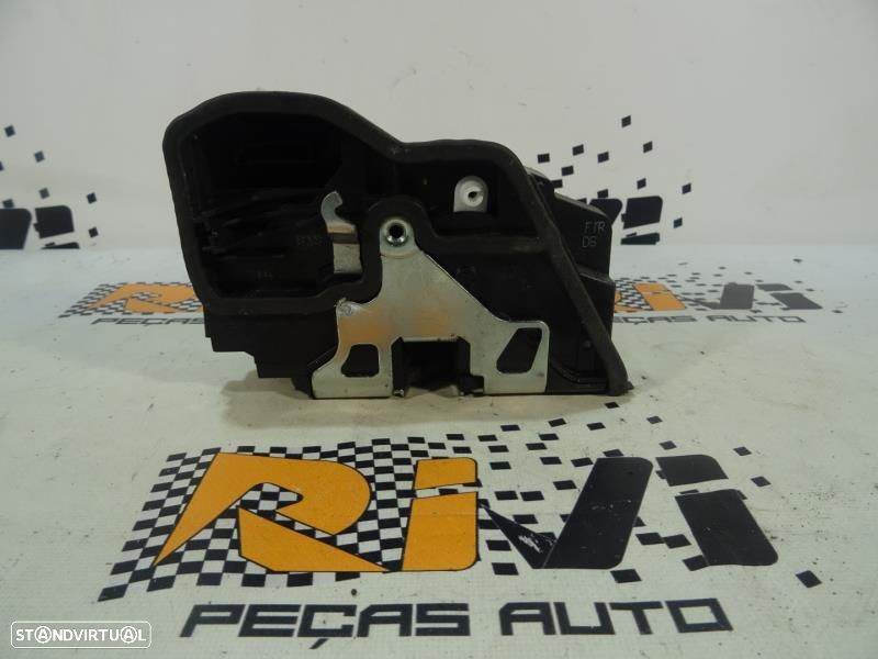 Fecho Da Porta Frente Direita Bmw 5 (F10)  7202144 / A 053702 - 1