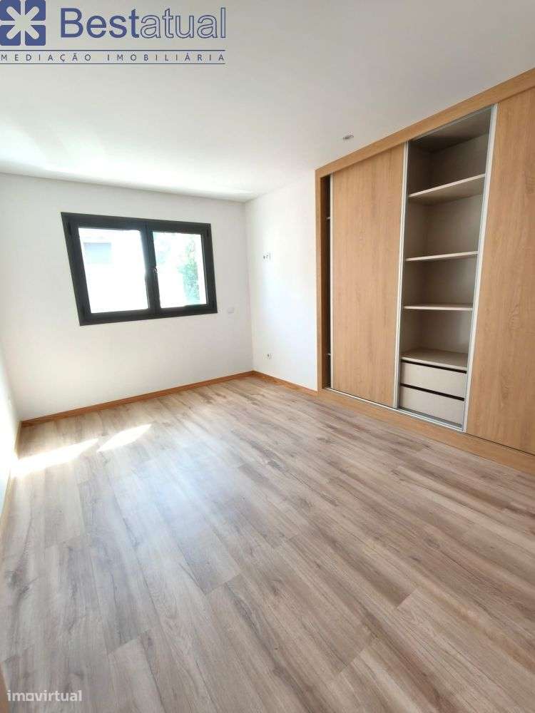 Apartamento T3 c/Lugar de Garagem P/ 2 Carros-20