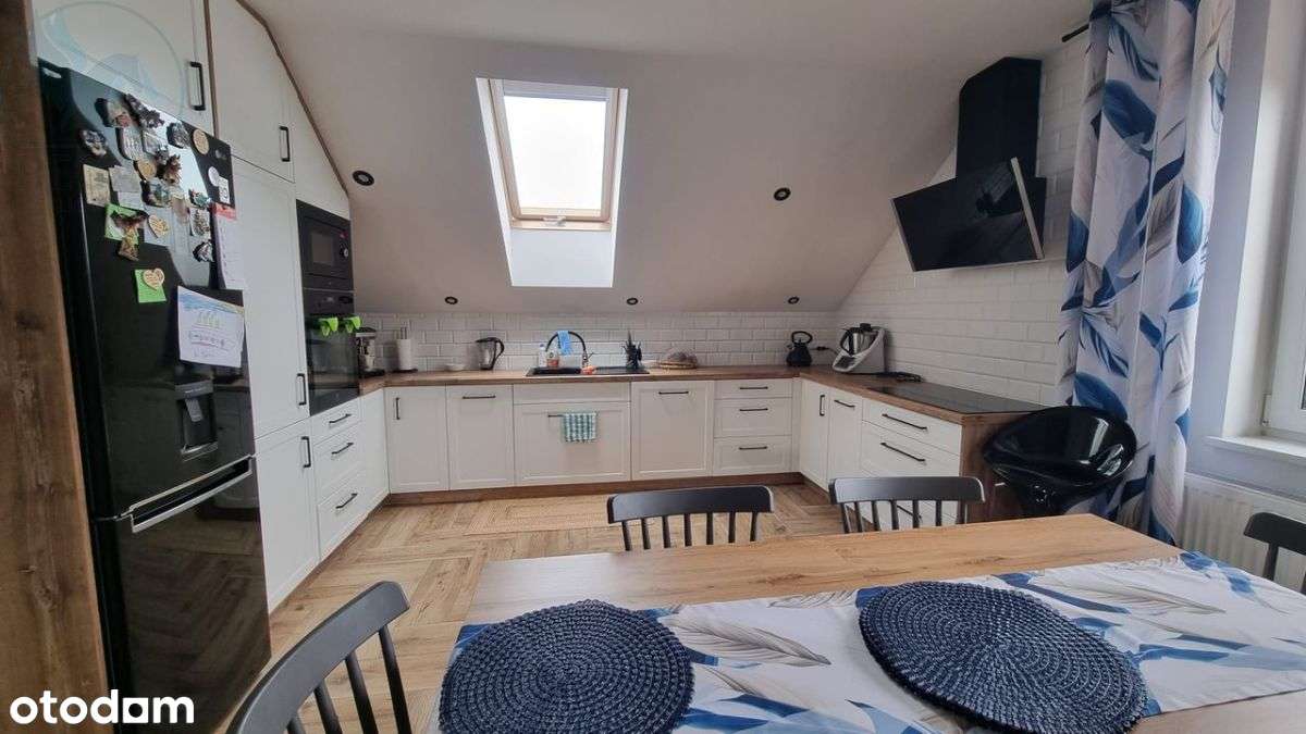 Piękny dom z dwoma niezależnymi mieszkaniami.-9