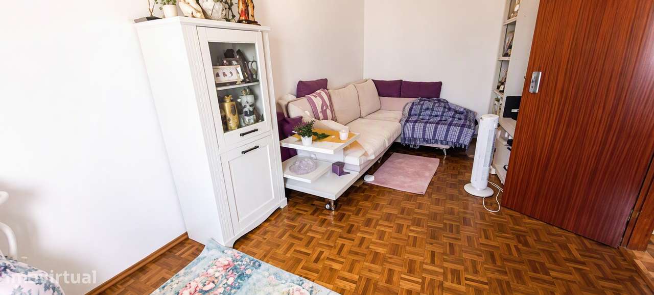 Moradia  T2 constituída por 2 pisos com quintal e terraços-28