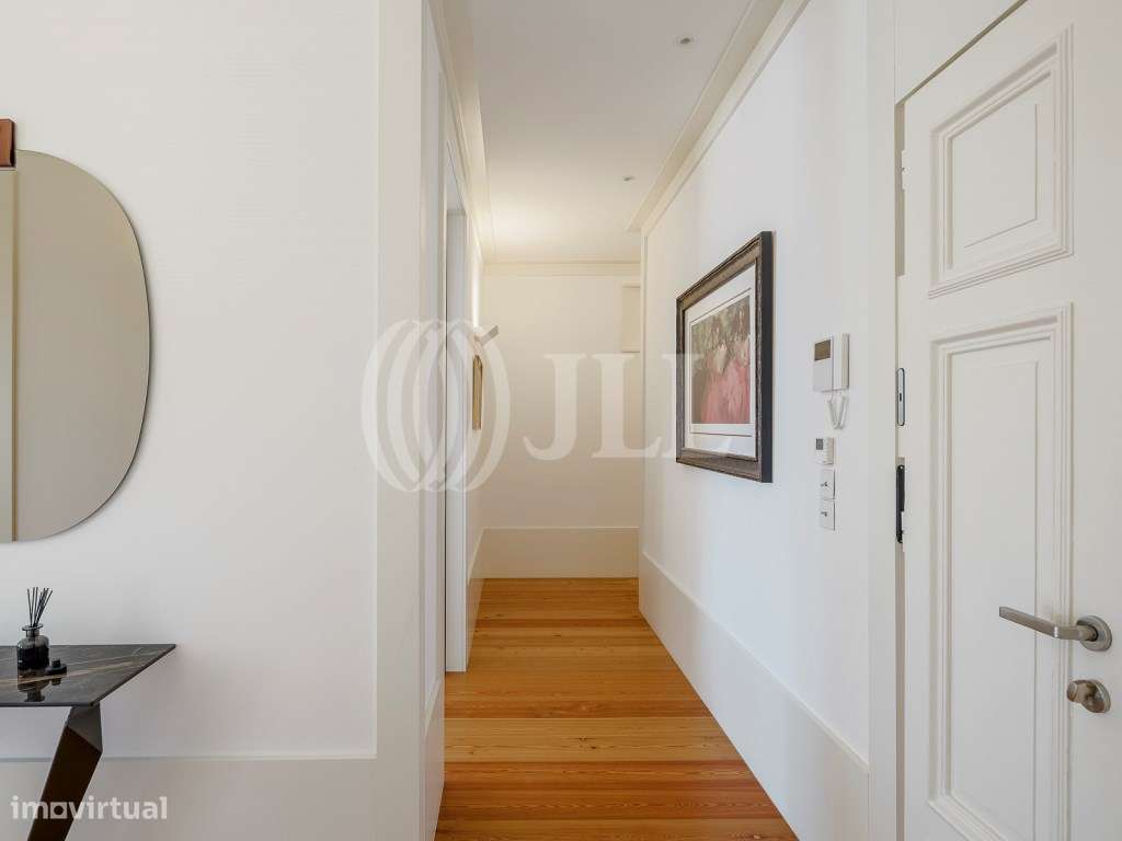 Apartamento T3+2 com jardim, em pleno Castelo, Lisboa-25