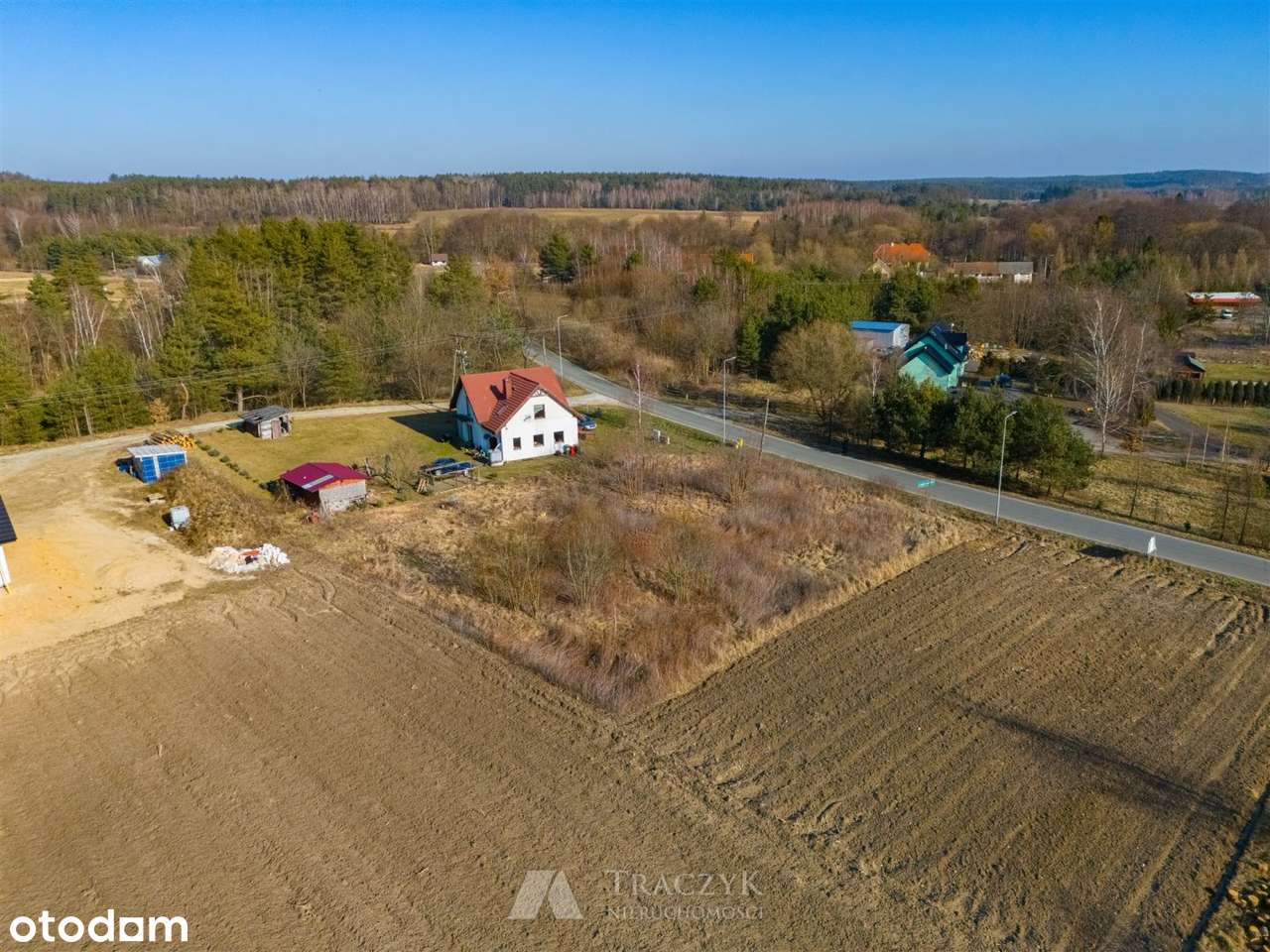 Uzbrojona działka_droga gminna asfaltowa_Las-4