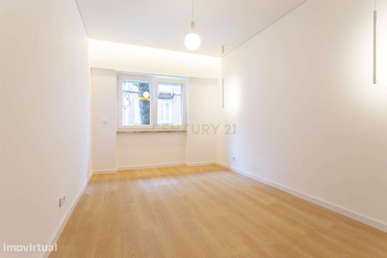 T2 Totalmente Remodelado | Rua da Senhora da Glória – Lisboa-5