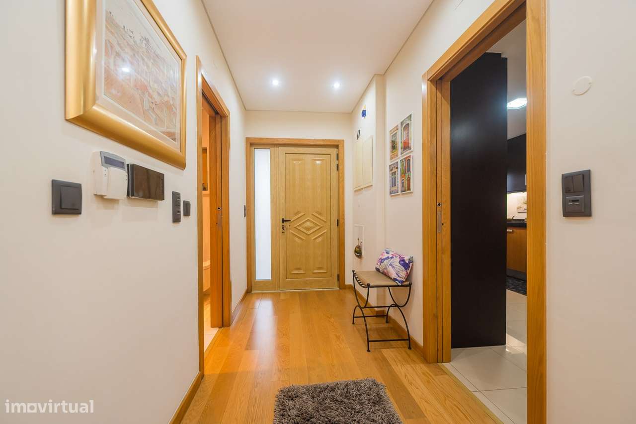 Moradia T-4+1 em Agualva Cacém-26